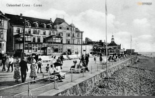 А вот так выглядело примерно то место, которое теперь "украшает" газпромовский монстр. С другой стороны. Чуть дальше и чуть ближе. Точно этого здания фасад с моря не могу найти, но там у немцев было казино и ресторан. Ну и нумера конечно.)))