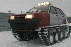 VW - гусеница, зимний вариант?
ЛАДА - зимний вариант.