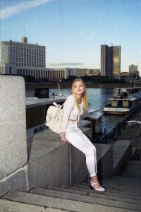 Эх, это не передать словами, река, свежесть, девченка как будто из памяти, хочу туда. Мы тогда жили радовались, жили, не подозревая что нас вскоре ждет.