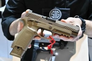не забыть крутилку поставить на стрельбу очередью