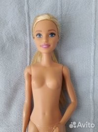 Четыре вопроса. 
Первый. На каких кукол похожи эти персонажи?
 Второй. Кто-нибудь из них когда-нибудь видел Барби без одежды? Какой нахрен шестой размер груди??? Там твёрдая единичка! 
Третий. Почему ВСЕ они решили, что похожи на кукол Барби? Спросили у слепого?
Четвёртый, для меня очень интересный. Откуда, бдь, бабки???? Твою ж маму... Где эта параллельная вселенная, в которой бортпроводник может налегке потратить на свои причуды пол мульта зелёных денег??? Ладно, написано, что парочку спонсировали родители, непонятно, как они делали это из сумасшедшего дома, а они явно там, потому что это точняк поступок неадекватного человека. Но у остальных бабло откуда???