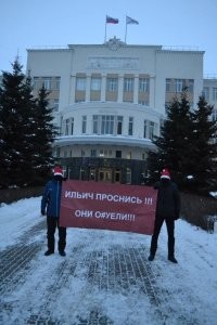 Да разбудить он его хотел! А как объяснить? Пришлось соврать.