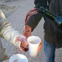 В среде настоящих интеллигентов за такое бьют ногами!