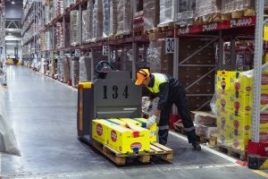 "вкалывают роботы -счастлив человек"
все наоборот "командуют роботы -пашет человек"