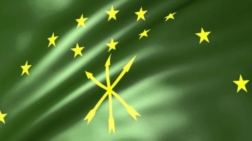 "моноцветный флаг показывает высший статус в межгосударственных отношениях"...
Адыгее это расскажите