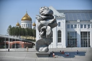 наверняка один и тот же "скульптор"