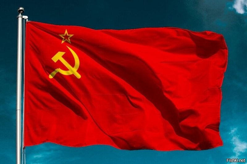 Вот правильный флаг. Традиционный русский, которому не одна сотня лет. 
Кстати, в геральдике, моноцветный флаг показывает высший статус в межгосударственных отношениях. Трехцветный -- флаг колонии.