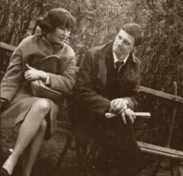 О бабка дает! Когда они развелись, дырявого Галкина еще не зачали....