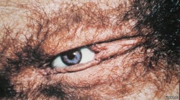 Лишь бы в ответ не смотрела.