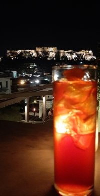 Мде,  не признала Парфенон  А ведь столько вокруг "хожено, сижено", выпито не так он в моё время выглядел, ой не так