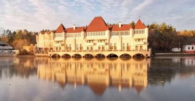 А вот про этот домик можно прочитать много интересного...