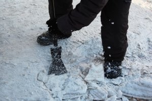 Чистят от льда так?