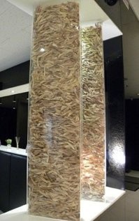 Колонны из обрезков челюстей в одной из южнокорейских клиник пластической хирургии.