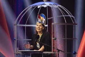 Я было подумал. что на последней картинке фотошоп, но нет, Анналена Баербок стала новым рыцарем Ахенского ордена тиерисхен Эрнст.