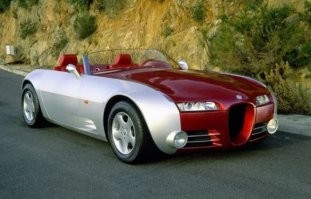 вживую видел на МИМС, 20 лет епт...назад...приемлемо вполне смотрелась..
не иначе buggati стырило дизайн у другой карди))