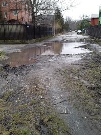 Ну вот например сланцы с травкой очень даже ничего. Во первых массаж, а во вторых не будет скользить нога. Ну и смотрятся оригинально. Остальное... плод больных фантазий и многие абсолютно непригодны к носке.
 Относительно ботинок-пенала для школьника, хочется сказать особо. Вот надо этих дизайнеров обуть и пустить пройтись по нашей улице до школьного автобуса. А потом заставить чертить, рисовать и писать контрольную.