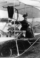 По-моему это мужик какой-то:


А это вообще (в)Дудь: