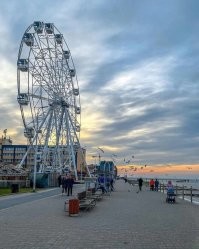 А как в ваших городах обстоят дела с чисткой дорог и тротуаров?  А вот так.