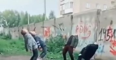 блогерство-это вид наркомании....они и сидят как нарки какие-то вмазаные под мостами...зомби)