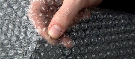 Экология? Не слышали! В столичном ТЦ на посетителей высыпали 40 тысяч воздушных шаров