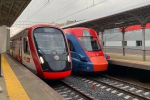 это с МЦД электрички. И их не 10 штук на всю москву) Они каждые примерно 10 минут ездят.