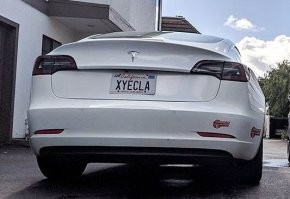 Рулевое колесо новой Tesla отвалилось во время езды по трассе через неделю после покупки