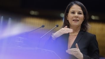 "У нас нет войны с Латвией"
Да? А вот эта тётенька (главы внешнеполитического ведомства Германии) сказала открытым текстом, что евросоюз воюет против России!
И кроме того, Латвия официально признана Россией недружественным государством.