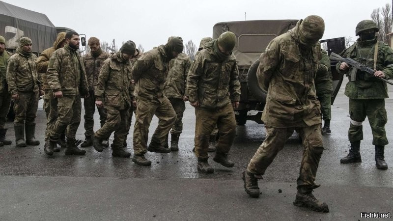 Мало кто знает, что пленные боевики ВСУ тянут соломинки перед освобождением из российского плена. Кому не повезло, тот идёт в списки для обмена, и опять в Бахмут