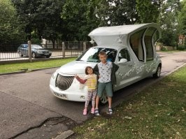 Фотка 18 год Юрмала , зимой видел эту хрень и осенью всегда стоит на одном и том же месте на парковке у Максимы в Каугури  .