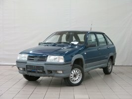 В Ижевске тоже нечто подобное выпускали. 
Иж-2126 4х4.