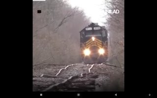 Рельсы волнами.Жаль видео не могу выложить.