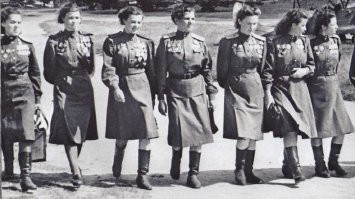 Это по моему единственное фото сильной женщины.  Не дай бог что то плохое скажешь или яйцо тронешь, то догонит и поревет как тузик грелку. И это блин реально.

А так я с ходу могу миллион снимков настоящих сильных женщин выбрать, которым эта высосанная из не понятно чего подборка и в подметки не годится. Наши еще и красивые все