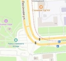 Один отворот к парку, другой к домам.