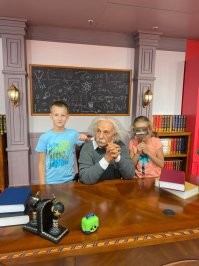 У меня дети тоже так путешествовали))