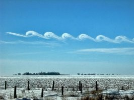 Это нормальное природное явление, называется "облака Кельвина-Гельмгольца"