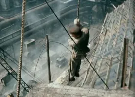 Конец рабочей смены крановщицы