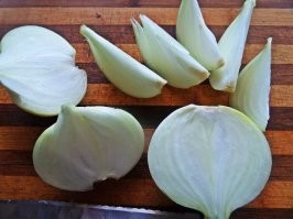 На закуску дольками удобней, если по мне.