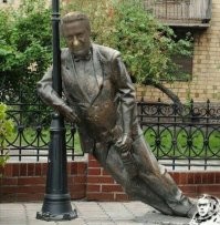 Памятник пьянице дяде Боре.
Первым его в сети увидел, чем оригинал!