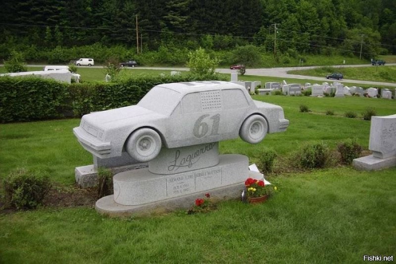 ты идиёт, что ли? сравнил обычное кладбище у нас и военное в США!
вот тебе обычные кладбища в США...