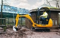 Мини экскаватор это вот это  
А на фото вполне нормальный..