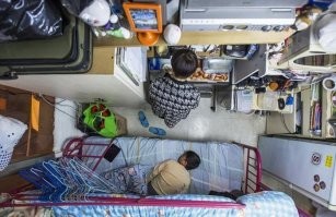 Краасотааа...до Гонконга ещё далеко. Развивать регионы Москва не хочет, проще строить такое жильё, всё равно купят.