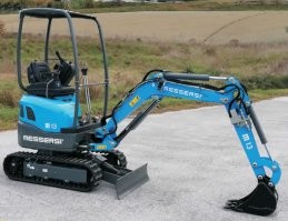 К тому же это не самый маленький экскаватор.