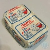 "А дети любили десертные сыры..."
Да вот ни фига, я пару раз пробовал фруктовые сыры, не понравились. Нравился сливочный "Янтарь", который можно было намазывать на хлеб. А на сладкое лучше творожок с изюмом.