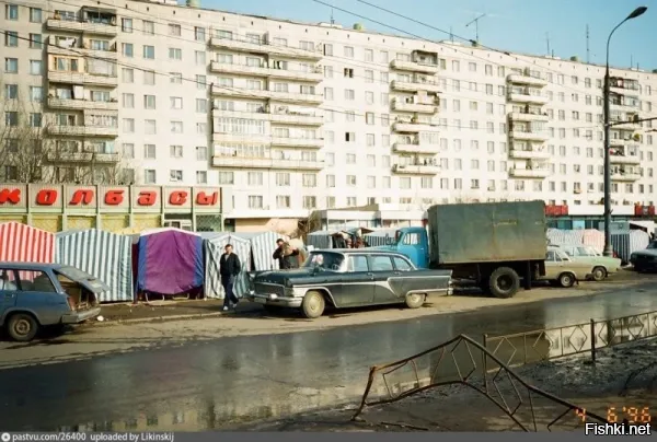 Лавр приехал на своей чайке.  Фильм "Некст".