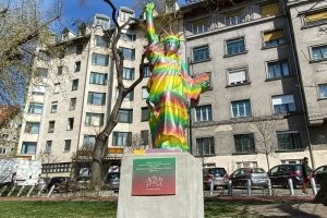 Где на самом деле должна была стоять статуя Свободы