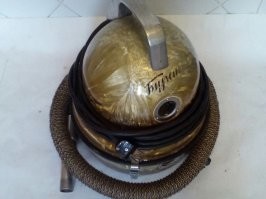 У бабушки был пылесос «Буран». Она когда его включала, весь дом знал что сегодня у Анны Дмитриевны большая уборка.
И никто не скандалил, все равно слышно не было.