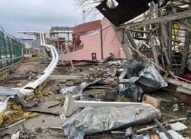 А это кадры сегодняшнего прилета по нефтебазе в Туапсе! Там же находится крупный НПЗ! 

Что там с "красными линиями"?!? Клоуны после прилета по Энгельсу уже заткнулись и больше про них не рассказывают?!?