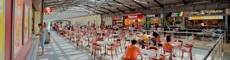 А у нас в Питере Варшавский вокзал превратили в самый большой в Европе (так утверждает пресса)  фуд корт Варшавский экспресс.