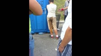 15 примеров странного дизайна одежды, который вызывает у окружающих не восторг, а очень много вопросов