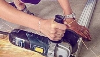 Странно, что у неё все пальцы на руках!